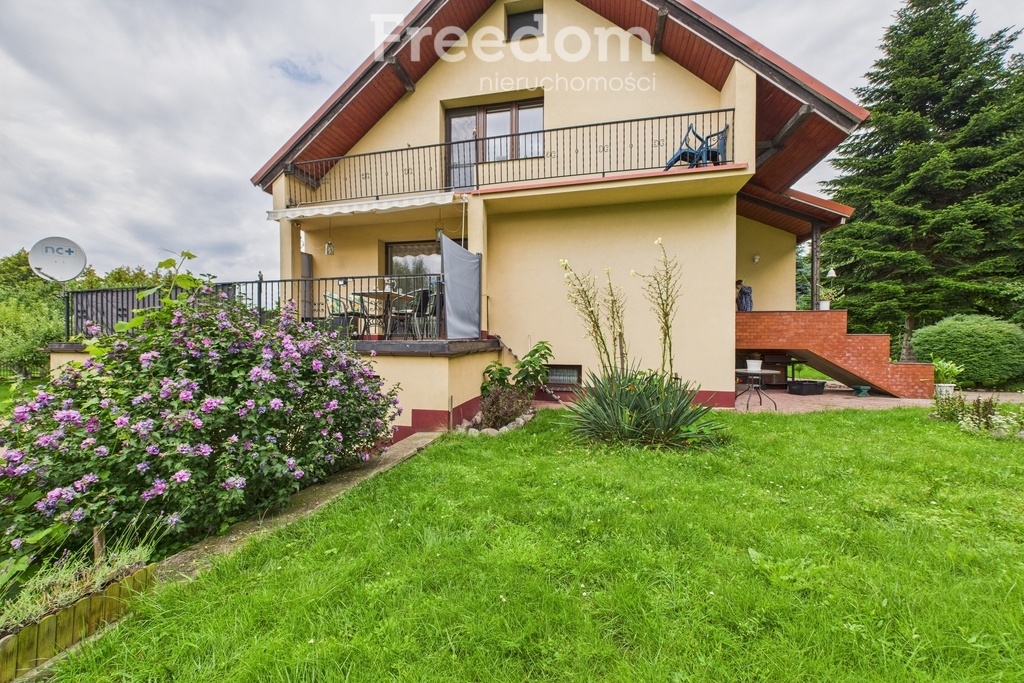 Elbląg FREEDOM NIERUCHOMOŚCISprzedam dom - Frombork, Elbląska. LokalizacjaDom usytuowany jest w cichej, spokojnej