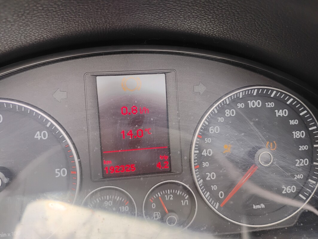Elbląg Sprzedam VW EOS 2.0 Diesel 140KM. Niskie spalanie, przy ekonomicznej jeździe, w trasie, można zejść poniżej 5l.
