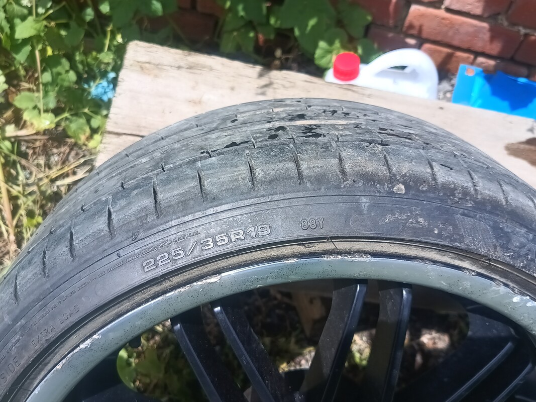 Elbląg Witam sprzedam alufelgi 19 ładnymi oponami letnimi 225 /35 r 19 do BMW. Mercedes, audi, VW
W cenie dystanse