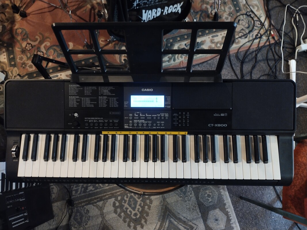 Elbląg Kolumny aktywne 2+sub +statywy (600 muzycznej) stan dobry.
Power mixer LDM 2x300 (digital) plus 2x noname