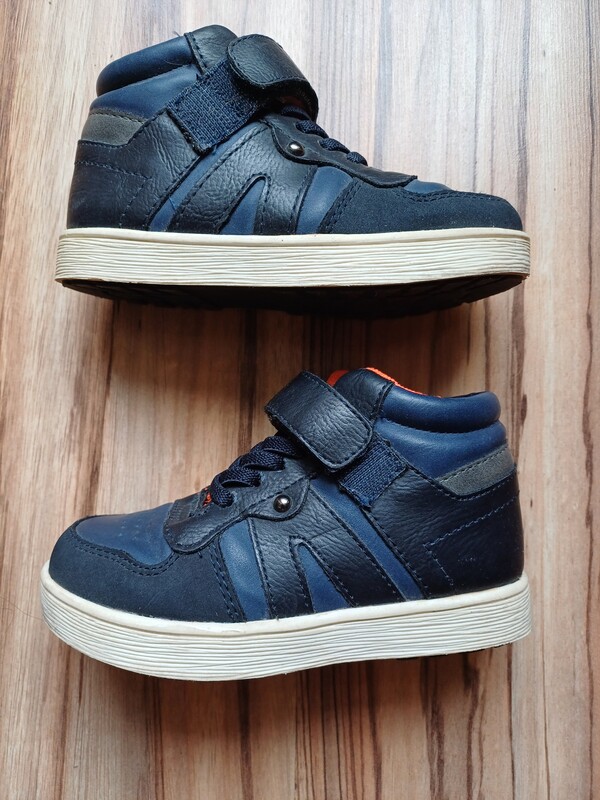 Elbląg Buty za kostkę Lupilu rozmiar 24 wkładka 14.5 cm
sneakersy na rzepy stan bardzo dobry