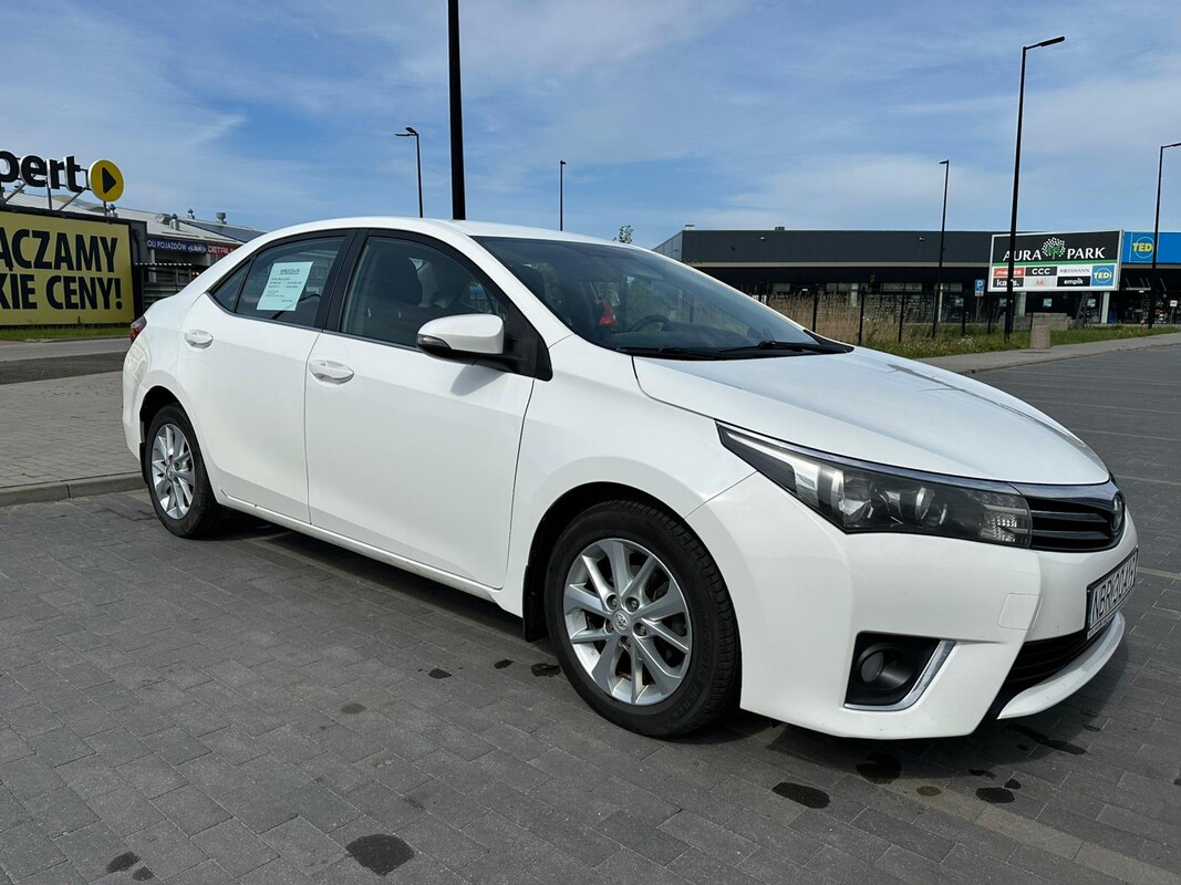 Elbląg Sprzedam Toyotę Corollę rok prod. 2014 - wersja bogato wyposażona. Samochód pochodzi z polskiego salonu,