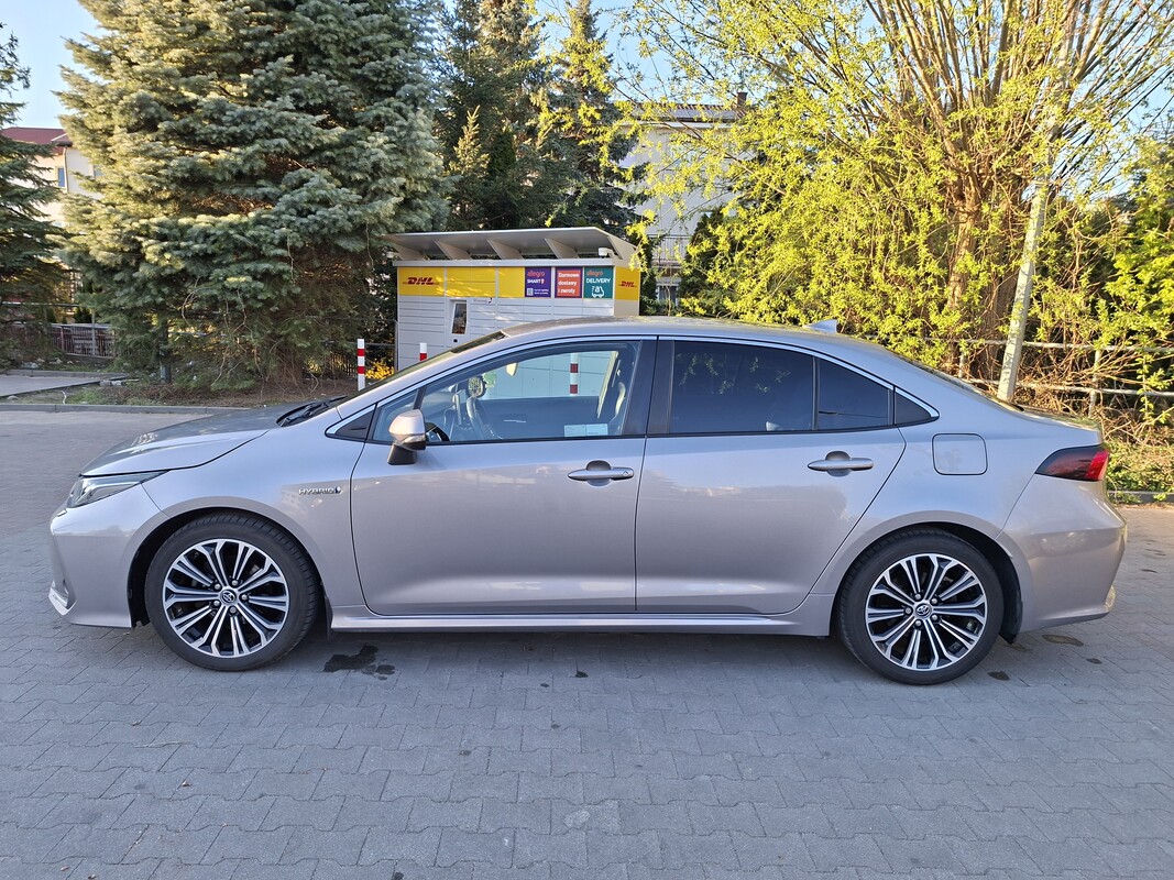 Elbląg Sprzedam hybrydową Toyotę Corollę 1.8,rocznik 2019.Wersja Comfort z pakietem protection, tech i style. Przebieg