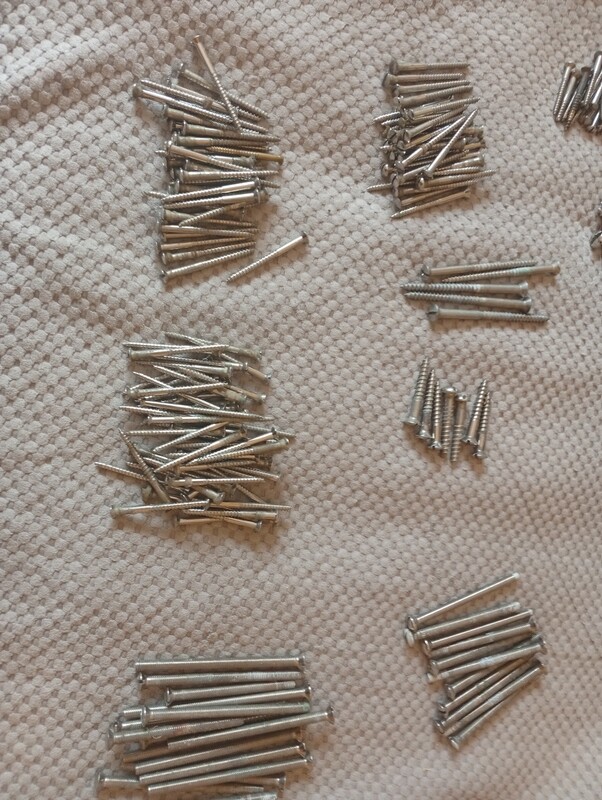 Elbląg mam do sprzedania wkręty i śruby mosiężne różne rozmiary dobre do remontu łodzi wkręty są mosiężne niklowane