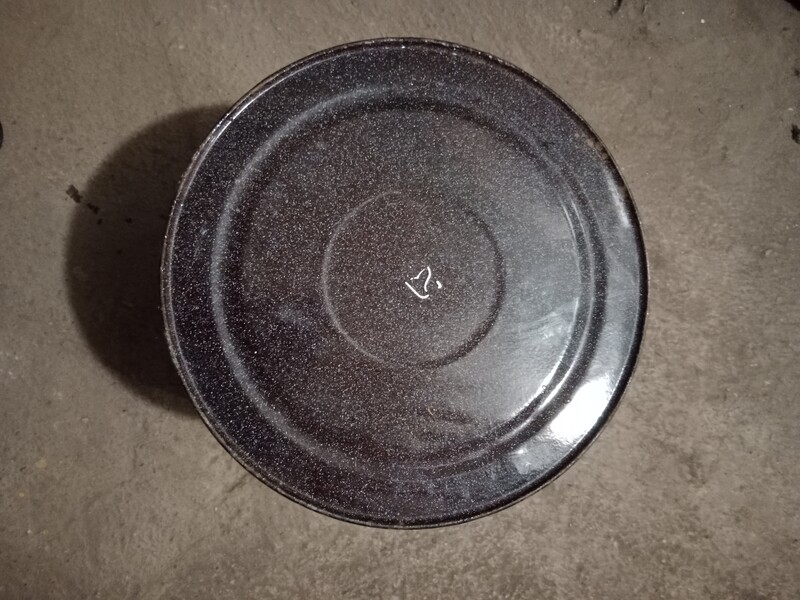 Elbląg Witam
Sprzedam kociołek emaliowany, z czasów PRL, kolekcja. Stan widoczny na zdjęciach.
Wymiary wysokość 37