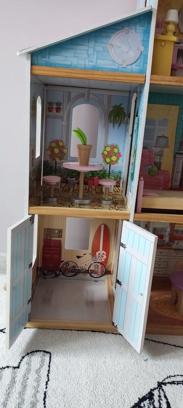 Elbląg Domek dla lalek dużyWymiary 130,51 x 32,99 x 129,49 cm, dużo mebeli oryginalnych w zestawie. na terenie