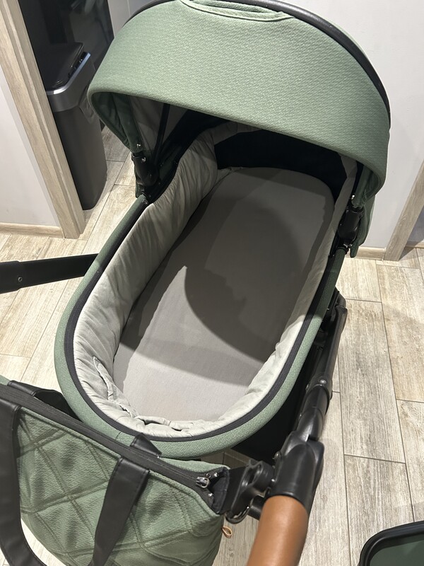 Elbląg Sprzedam wózek 2w1 Roan Ivi 2.0 w kolorze boho zieleń. Wózek kupiony w Radexie w listopadzie 2024r.