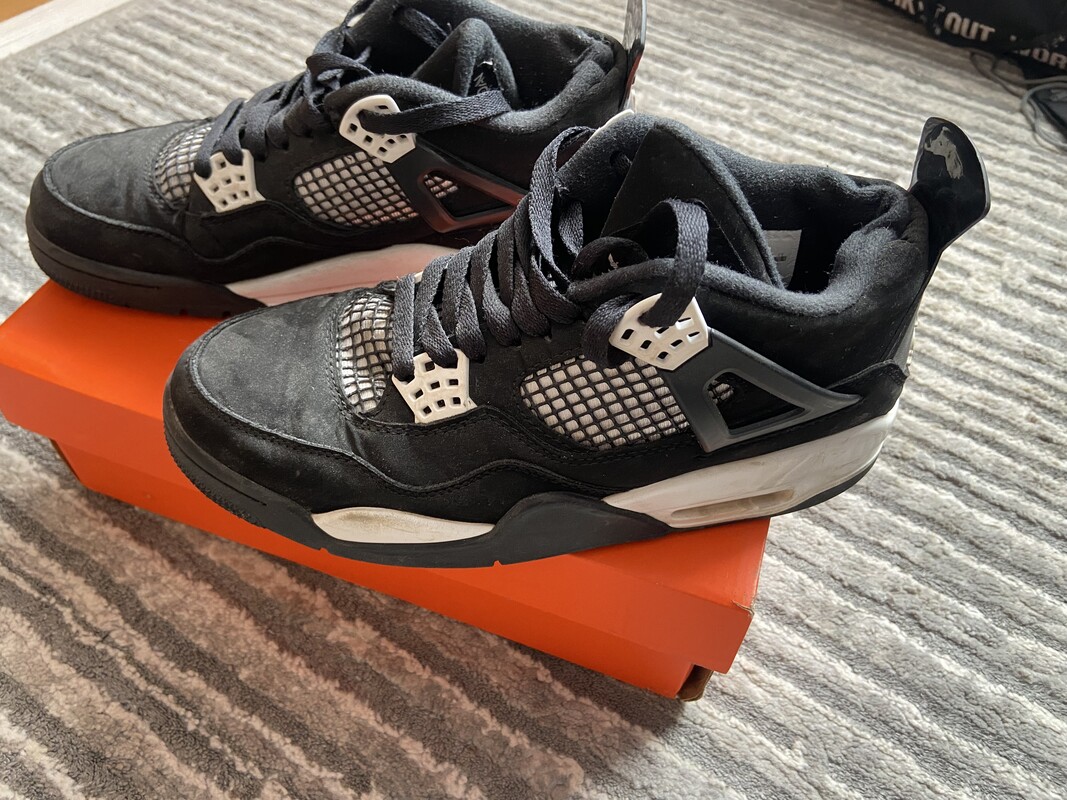 Elbląg Buty
Air Jordan 4 Retro
Rozmiar 40
Stan bardzo dobry
