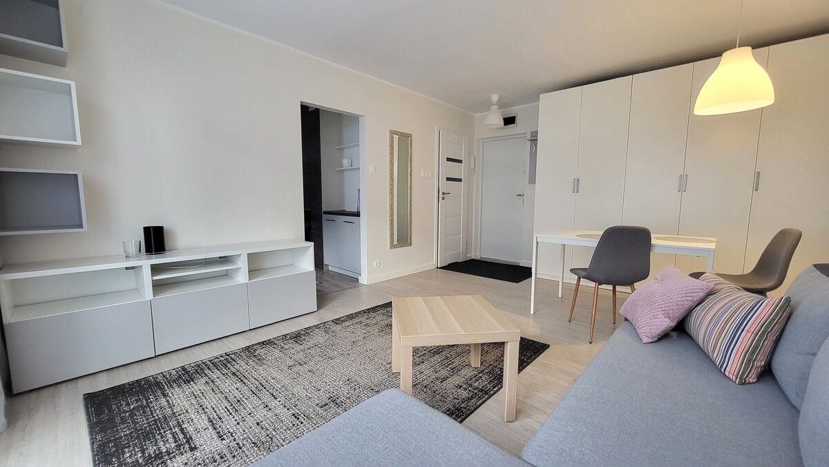 Elbląg KWADRAT NIERUCHOMOŚCImieszkanie 1 pokojowe - 31,4 m2parterbalkonumeblowane i wyposażonegotowe do