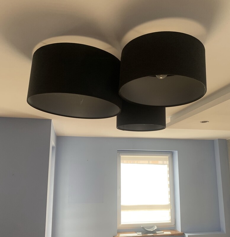 Elbląg SPRZEDAM CZARNĄ LAMPĘ SUFITOWĄ
stan techniczny i wizualny bardzo dobry +++
Lampa składa się z trzech abażurów