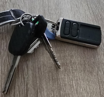 Elbląg Wczoraj w nocy znaleziono klucze do domu i samochodu na ulicy Kochanowskiego w okolicy parku handlowego 
Odbiór