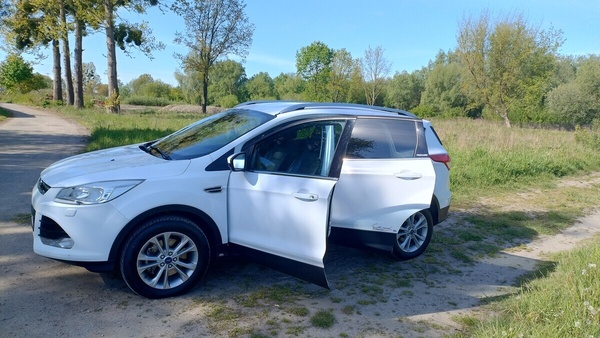 Elbląg Sprzedam prywatne auto Ford Kuga, zadbany, bez wkładu finansowego. Nowe opony letnie plus opony zimowe po dwóch