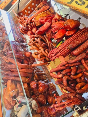 Elbląg Ogłoszenie o pracęTytuł: Rzeźnik / Wędzarz / Kutrowy &ndash; Stabilna praca, elastyczne dni! (Nowakowo)Treść