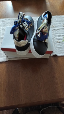 Elbląg Sprzedam nowe buty w rozmiarze 38.
Kolor: czarny
Materiał: Skóra ekologiczna (podejrzewam)
Ozdobne sznurówki z