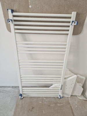 Elbląg Sprzedam grzejnik, założony w mieszkaniu w stanie deweloperskim, zdemontowany ze względu na wymianę na inny. do