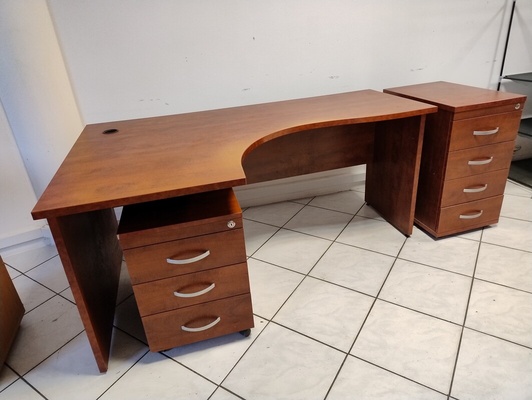 Elbląg Sprzedam meble biurowe, cena do uzgodnienia.