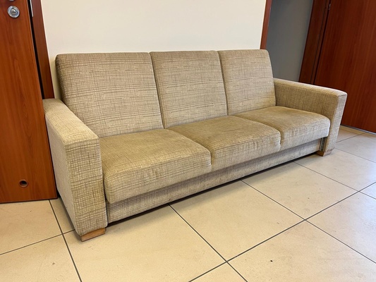 Elbląg Oddam za darmoo wersalkę w stanie dobrym, rozkładana, dwuosobowa. Do wyczyszczenia. W kolorystyce beżowej.