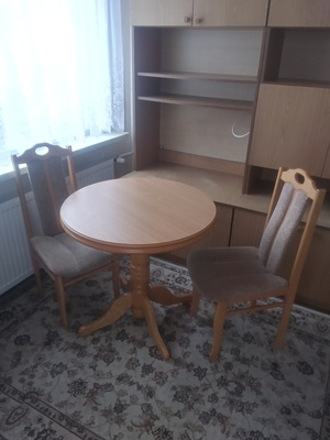 Elbląg Okrągły stolik z 2 krzesłami
Kanapa rozkładana 175x120cm stan idealny
Sofa amerykańska 195x112 cm