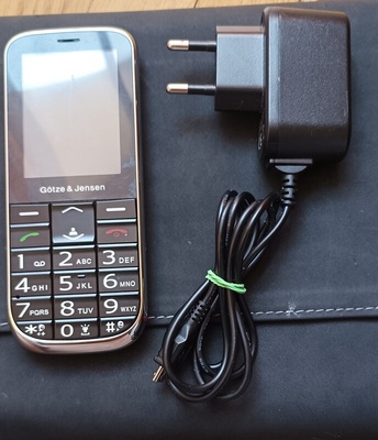 Elbląg Mam do sprzedania nowy i nie używany telefon dla starszej osoby. Telefon jest kompletny z ładowarką. .taki jak