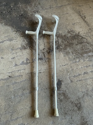 Elbląg Sprzedam aluminiowe kule ortopedyczne firmy Kowsky. Zestaw 2 sztuk w bardzo dobrym stanie bez wad. Możliwość