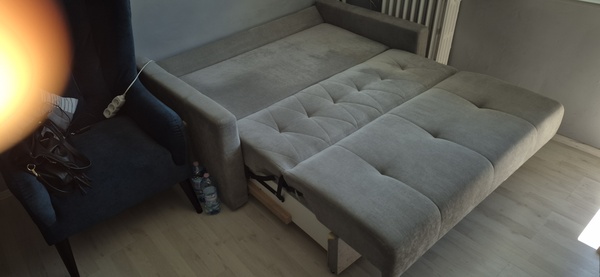 Elbląg Sprzedam kwiat, ,Szeflera300pln, sofa z funkcją spania jeszcze gwarancja szer142×195 500pln, szafki nocne