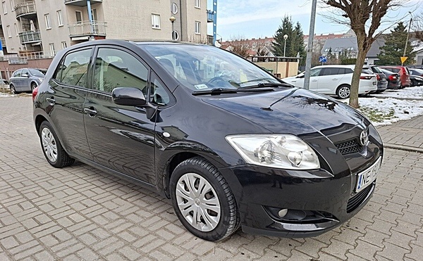 Elbląg TOYOTA AURIS2.0 D4D2008 rrozrząd na łańcuszkuB. T.na ROKOC  na ROK100 % sprawny  