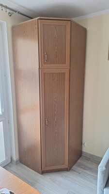 Elbląg Oddam za darmo kredens, szafę narożną oraz duży solidny, rozkładany stół. Transport i wyniesienie we własnym