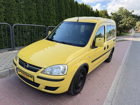 Elbląg Witam, posiadam na sprzedaż Opel Combo, auto zostało sprowadzone z Luksemburga, jest z najlepszym silnikiem