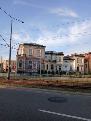 Elbląg klimatyczny lokal w zabytkowym pałacyku do wynajęcia trzy pomieszczenia biurowe o pow.67m²  *sala