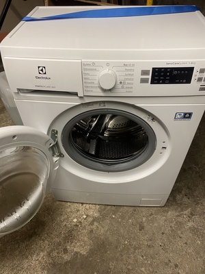 Elbląg witam, sprzedam pralkę prawie nową,
używana kilka razy
Electrolux Perfectcare 600
z gwarancją sklepową.