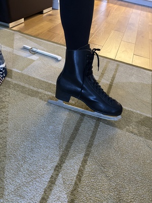 Elbląg SPRZEDAM
Łyżwy figurowe męskie
Kolor czarny
Rozmiar 44
Dodatkowo ochraniacze na łyżwy