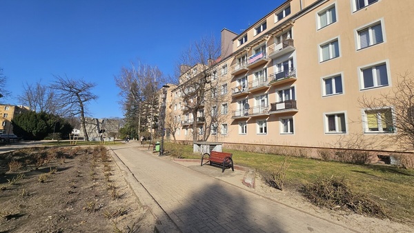 Elbląg KWADRAT NIERUCHOMOŚCIprzestronna kawalerka 36 m2wysoki parterblisko starówkimedia z miasta