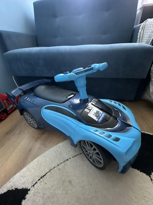 Elbląg Sprzedam jezdzik samochodzik bugatti świeci i gra