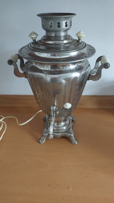 Elbląg Piękny duzy samowar. Z 1977 roku, a działa w pełni. Wspaniałe prezentuje się także jako ozdoba.