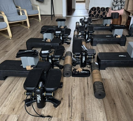 Elbląg Sprzedam sprzęt&nbsp; i akcesoria do jogi i gimnastyki, stan idealny. Po sześć sztuk. Cena do ustalenia (połowa