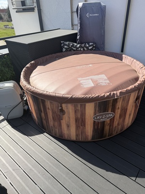 Elbląg Sprzedam Jacuzzi ogrodowe Lay-Z spa Helsinki. Użytkowane tylko jeden sezon. Sprzedaje z powodu zakupu nowego