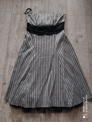 Elbląg 1.Sukienka srebrna Monnari r.38 - 30 zł 2.Luźna sukienka z cekinami NOWA r.38 - 40 zł 3.Luźna sukienka z