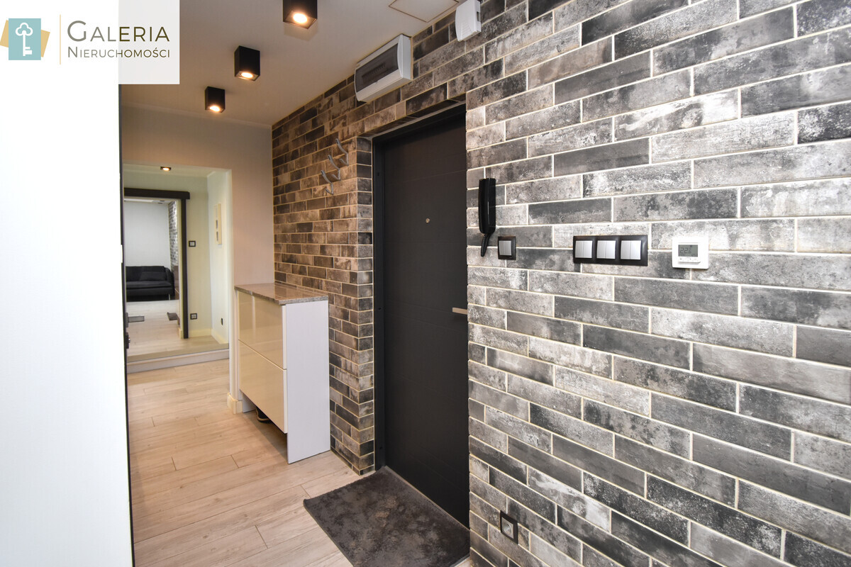 Elbląg GALERIA NIERUCHOMOŚCIZ pasji i miłości do nieruchomościNa sprzedaż: 2 pokoje przy rynkuul. Płk