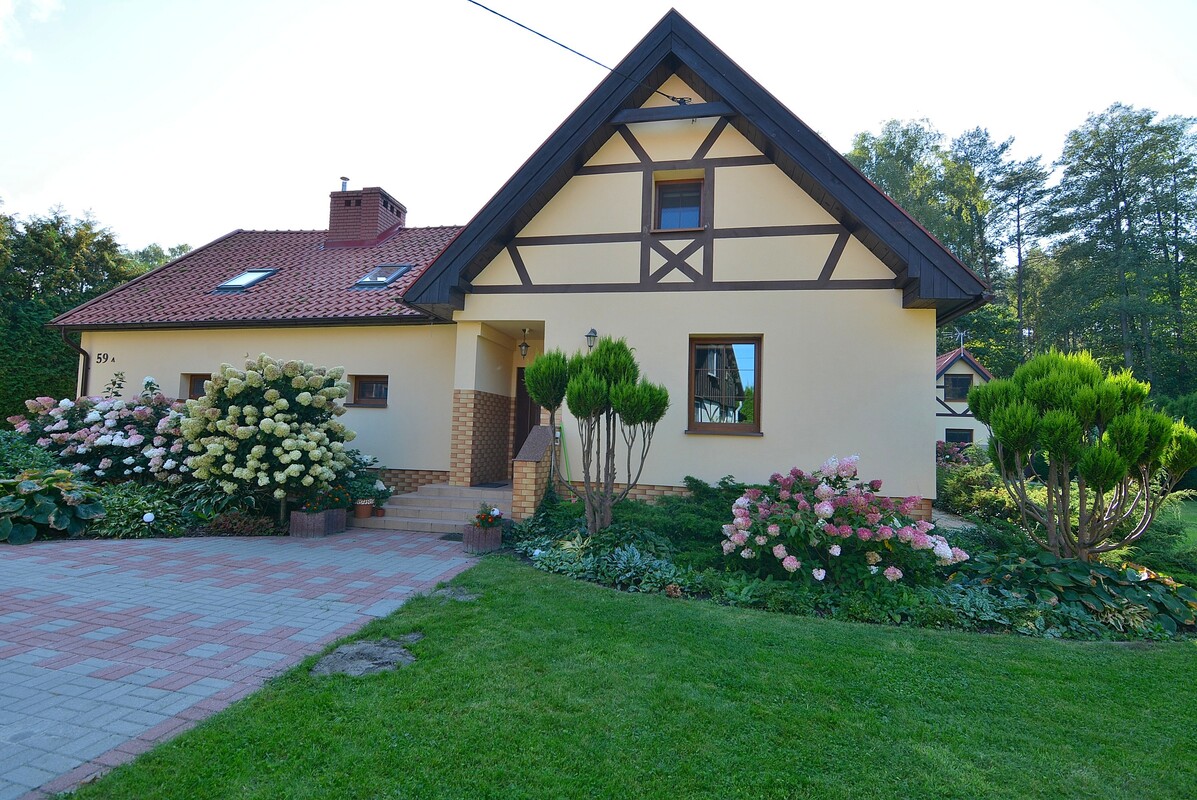 Elbląg WGN- NIERUCHOMOŚCI biuro w Elblągu prezentuje na sprzedaż trzy domy: dom rodzinny, dom letniskowy i dom