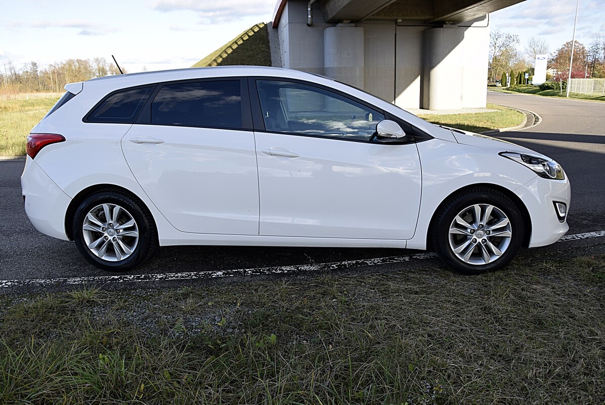 Elbląg Hyundai i30 kombi, 1.6 benzyna, 2014 rok, z oryginalnym przebiegiem Auto gotowe do jazdy bez wkładu