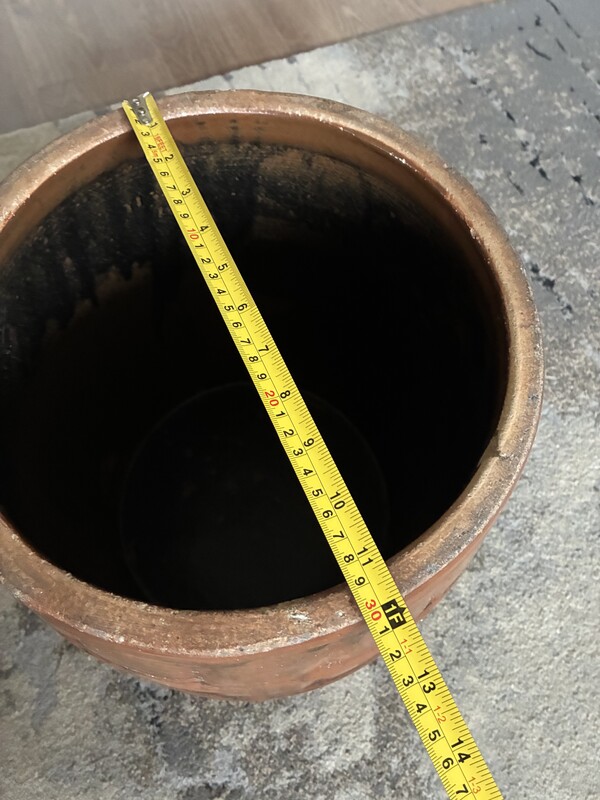 Elbląg Sprzedam duży gar kamionkowy (gliniany) w bardzo dobrym stanie. Posiada dwoje uszu do chwytania.
Średnica 29