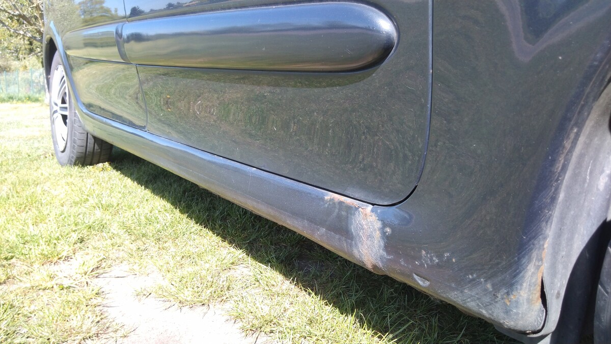 Elbląg Citroen w pełni sprawny, bardzo dobrze wyposażony jak na tamte czasy i co ważne wszystko działa, łącznie z