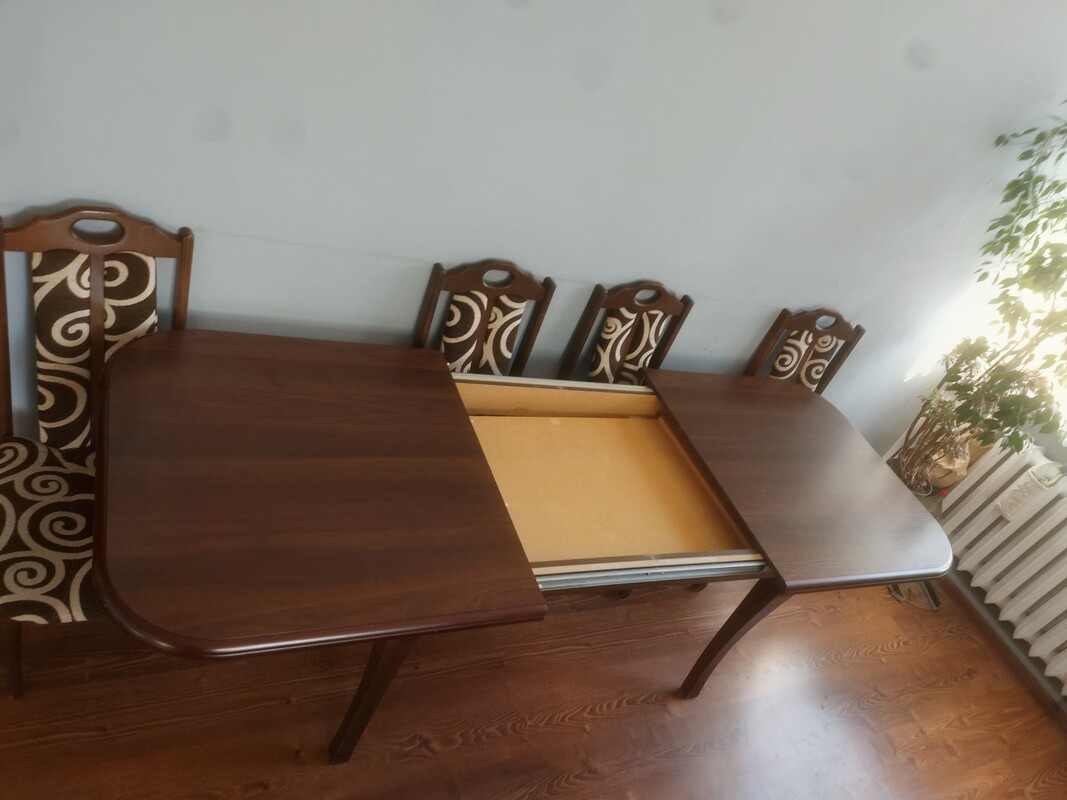 Elbląg Sprzedam
Drewniany stół + 6 krzeseł
Stół ma wymiary 150x80
Po rozłożeniu 200x80
Solidna konstrukcja zapewni