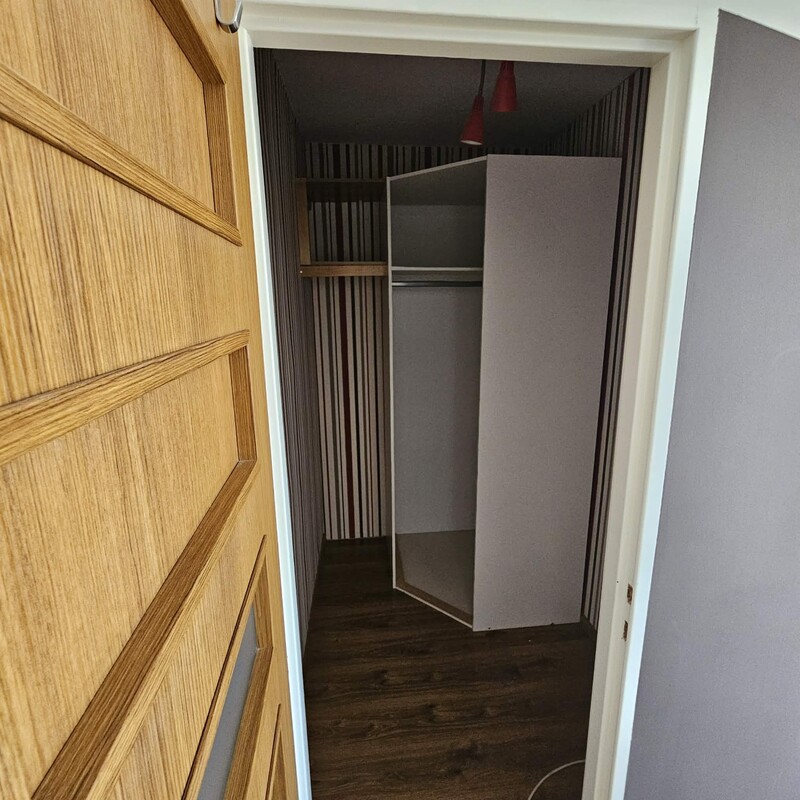 Elbląg DOM NIERUCHOMOŚCIOFERUJEMY NA SPRZEDAŻMIESZKANIE 2 POKOJOWEPow. 28,2 m2Blisko Park