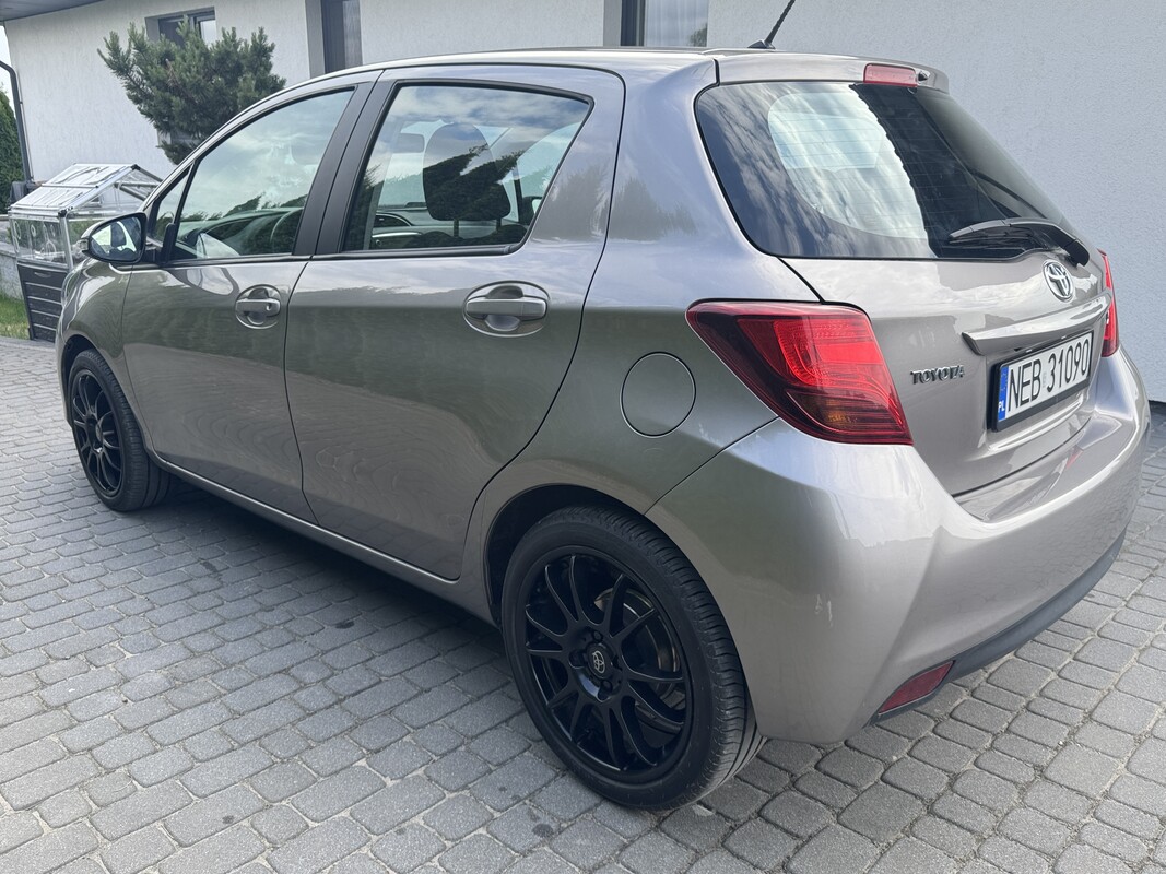 Elbląg Toyota Yaris 1.33 99 KM rok 2014 - Polski salon