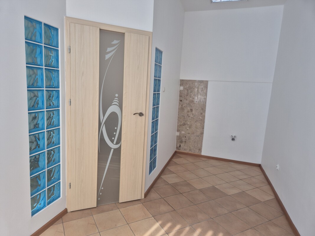 Elbląg 🏢 Wynajmę lokal użytkowy przy ulicy Wieżowej – 100 m2 na parterze i w piwnicy! 💼Parter: