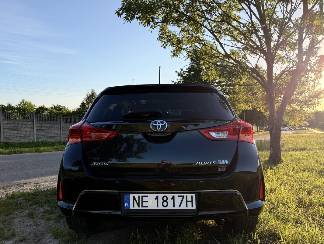 Elbląg Toyota Auris II - 1.8 Hybrid Hatchback - 136KMNajwyższa wersja wyposażenia - PrestigePrzebieg: 129tys