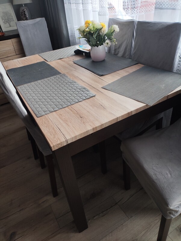 Elbląg Sprzedam stół i 6 krzeseł
Wymiary stołu 140 rozkłada się do 210 szerokość 80
Stół używany w dobrym stanie +