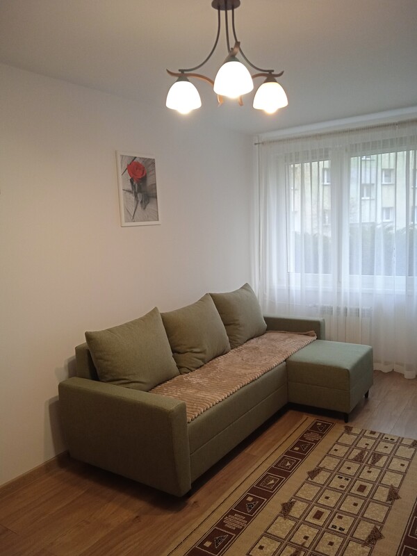 Elbląg Do wynajęcia kawalerka o pow. 35m. Mieszkanie położone na parterze w 4-piętrowym budynku przy ul. Robotniczej