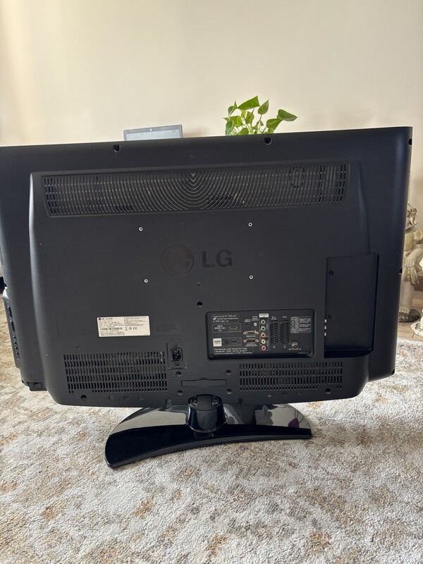 Elbląg Sprzedam telewizor 32 cale marki LG pilot może się komuś jeszcze przyda czy do domu czy do domku nad jeziorem